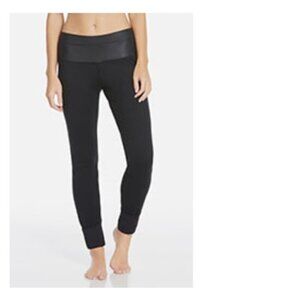 ✅. Fabletic Lynx Jogger Black Size Small